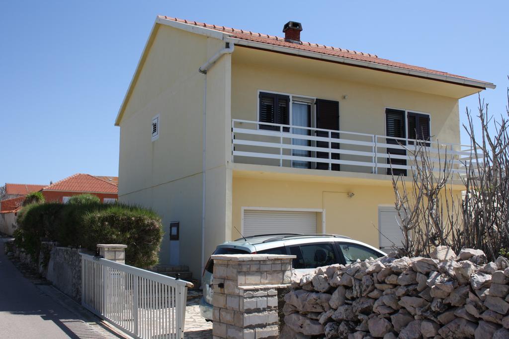 Appartement Kuca Za Odmor Laura à Ražanac Extérieur photo